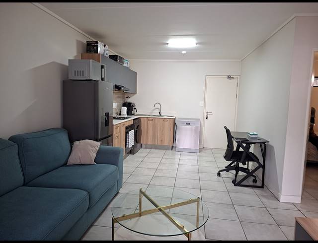 2 BEDROOM APARTMENT TO LET IN ADMIRALS PARK